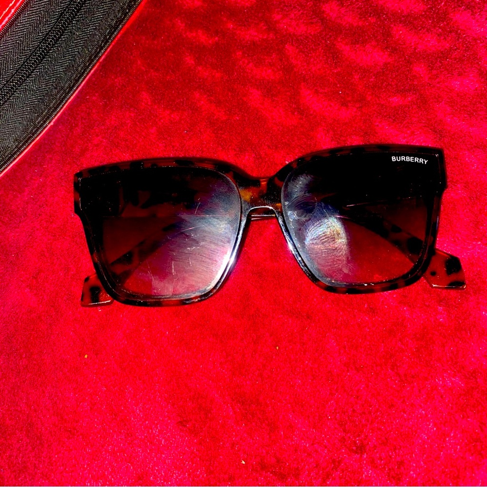 Burberry sunglasses classic plaid logo design Good condition Made in Italy